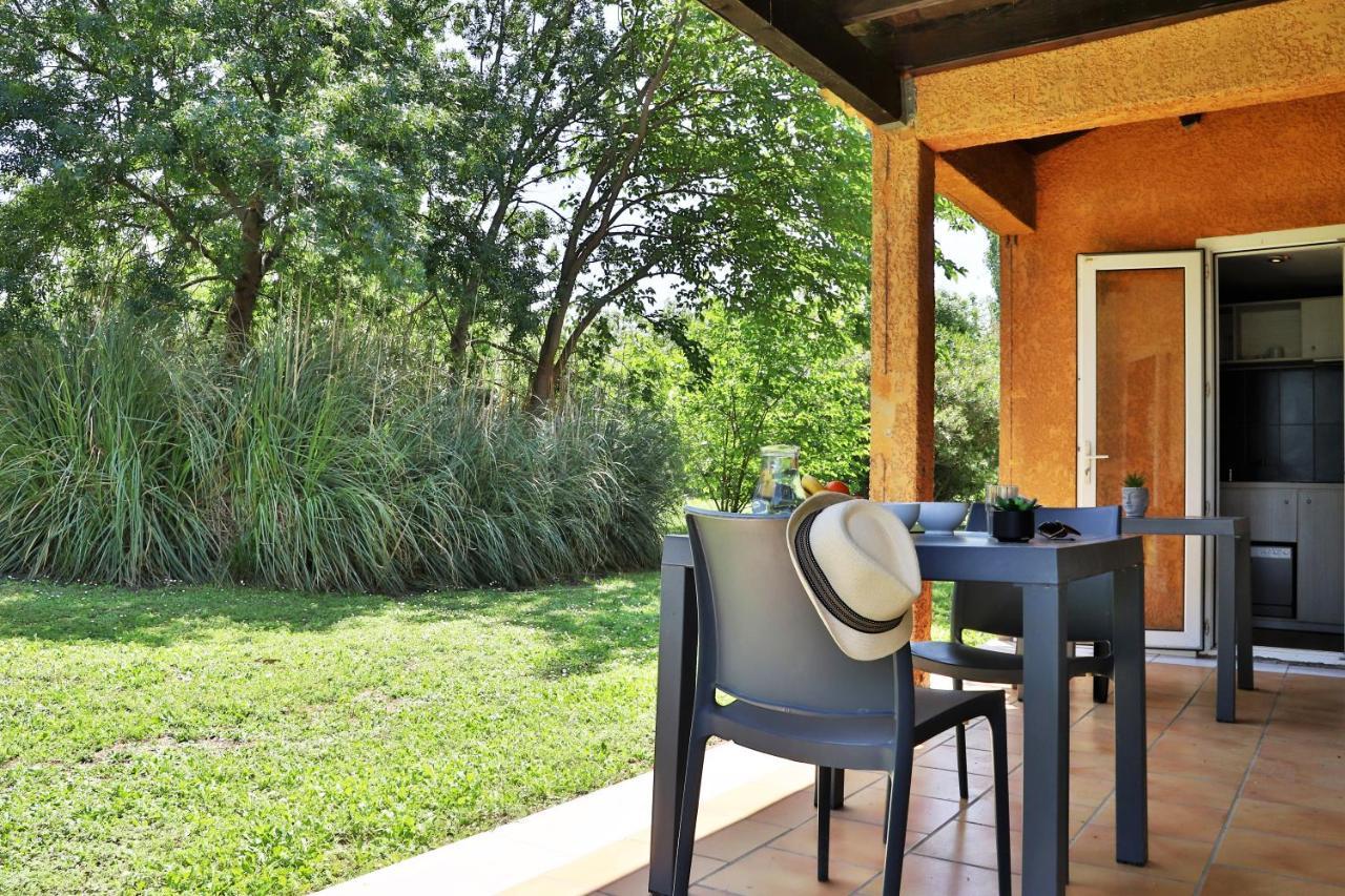 Sowell Residences Les Hameaux De Camargue Арл Екстериор снимка